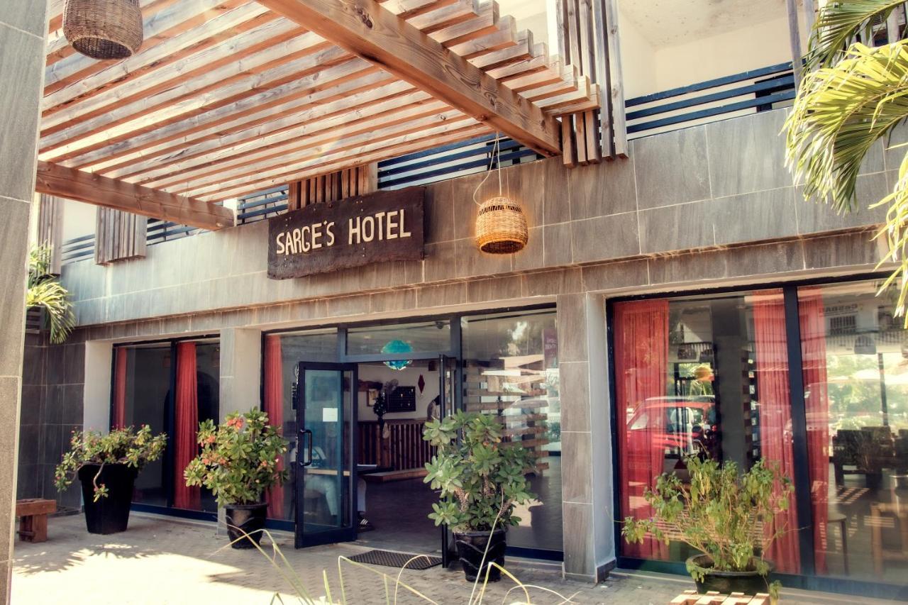 Sarges Hotel Serrekunda Extérieur photo