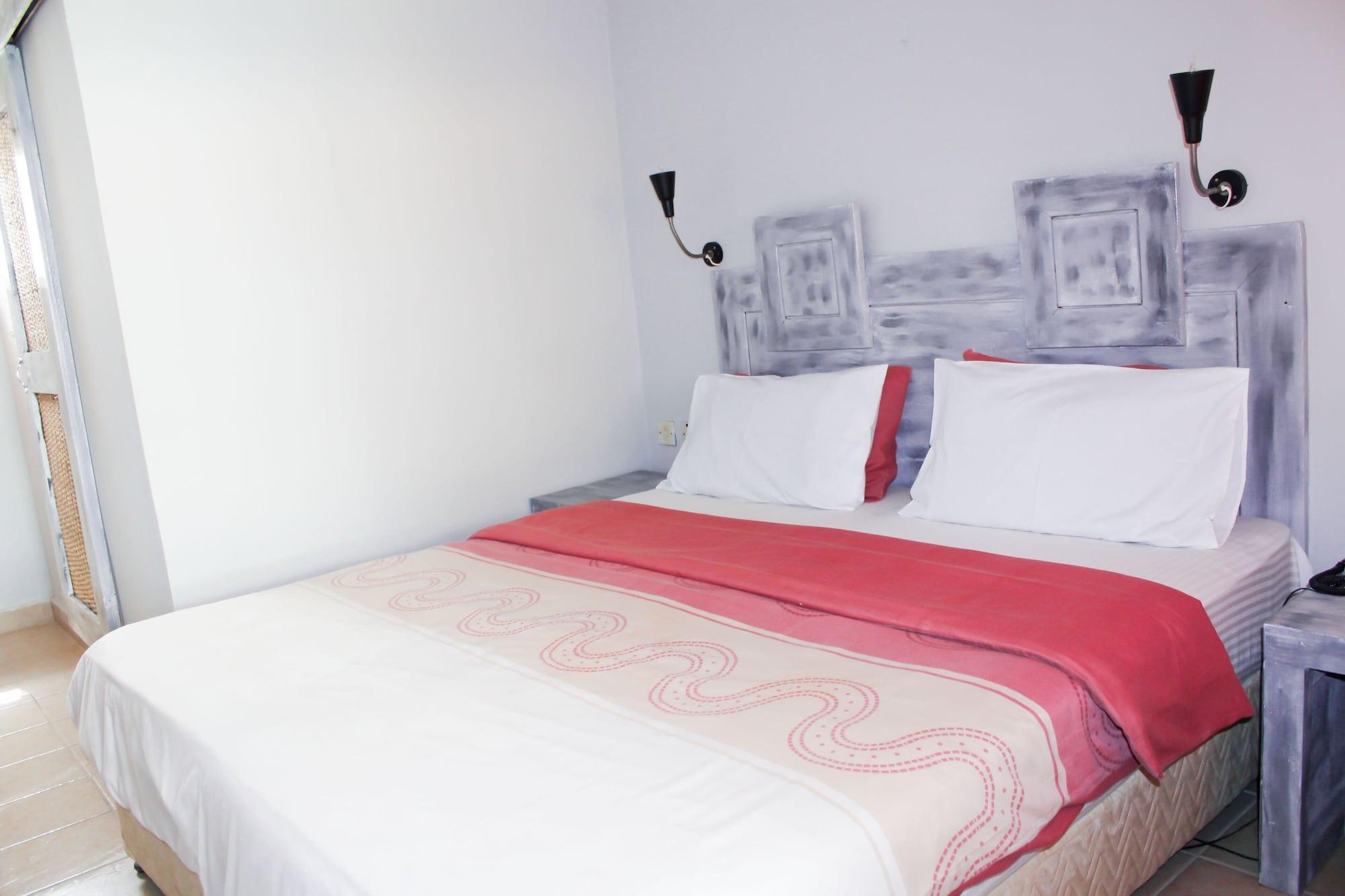 Sarges Hotel Serrekunda Extérieur photo