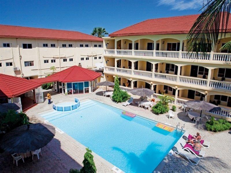 Sarges Hotel Serrekunda Extérieur photo