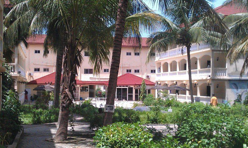 Sarges Hotel Serrekunda Extérieur photo