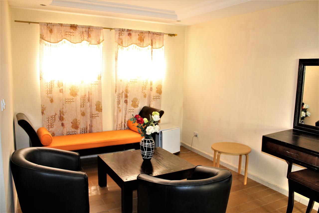Sarges Hotel Serrekunda Extérieur photo